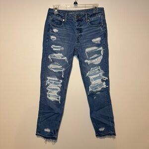 💫2/$10💫 AE Tomgirl Destroyed Medium Wash Button Fly Jeans Raw Hem 4 Reg